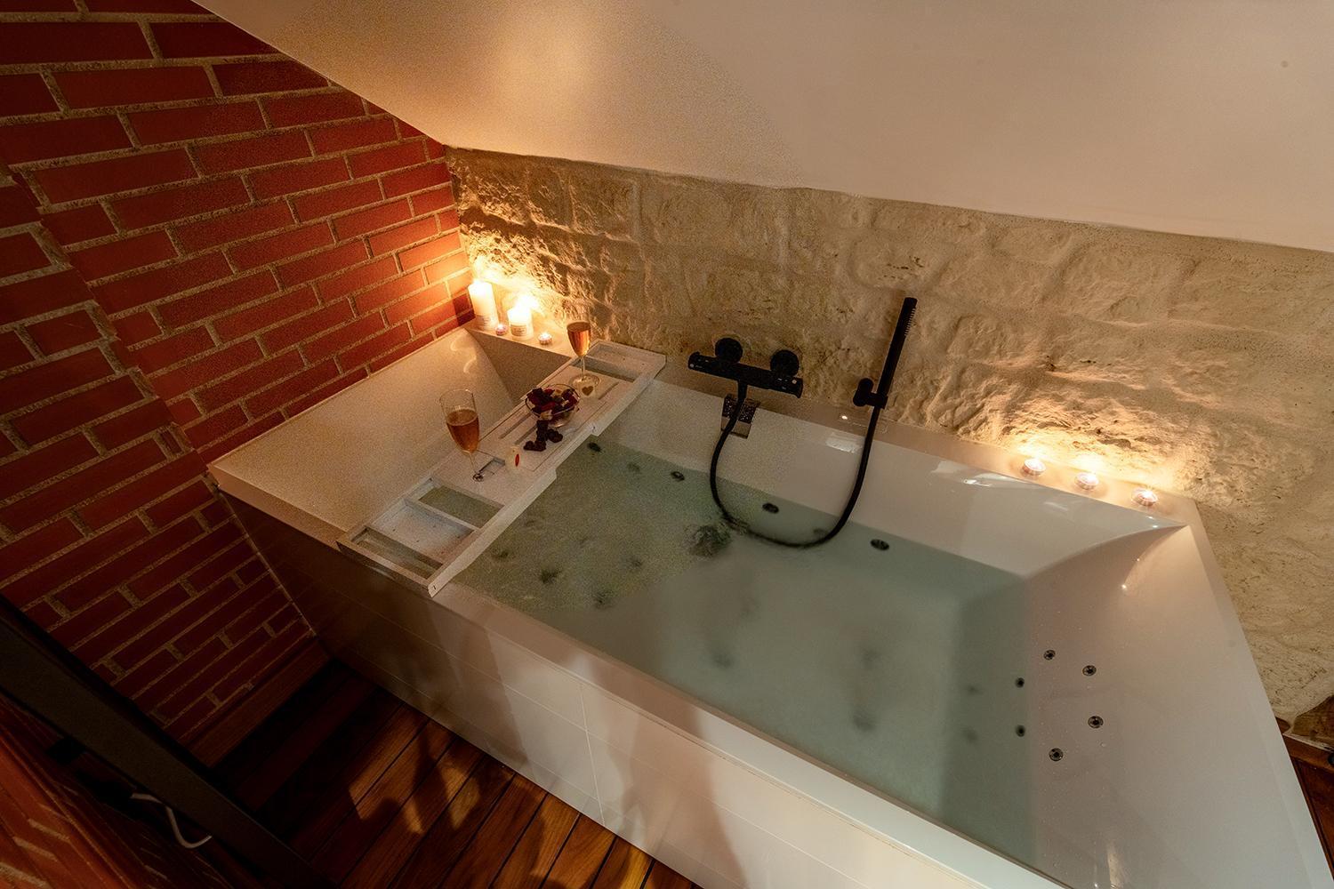 Evasion Chic, Spa Et Sauna Sous Les Toits Нанси Екстериор снимка